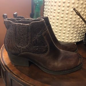 Nurture by Lamaze ankle bootie